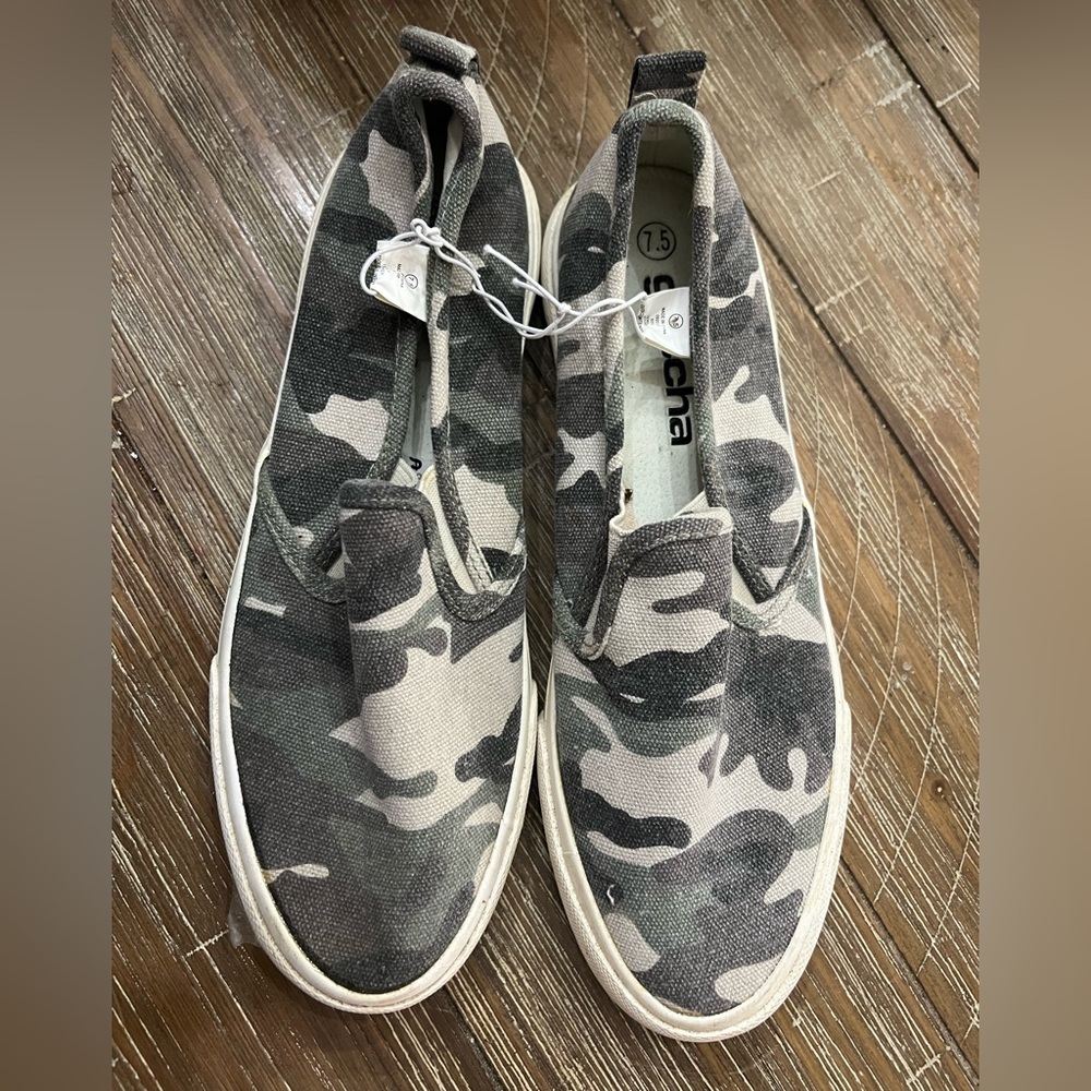 Camouflage Slip-On Sneakers -women’s 7.5